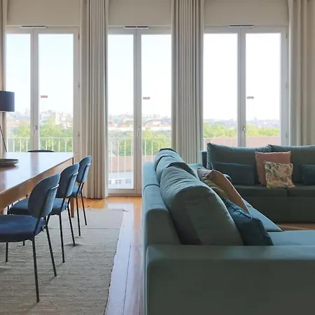 Batalha Mezzanine Penthouse Apartment Porto
